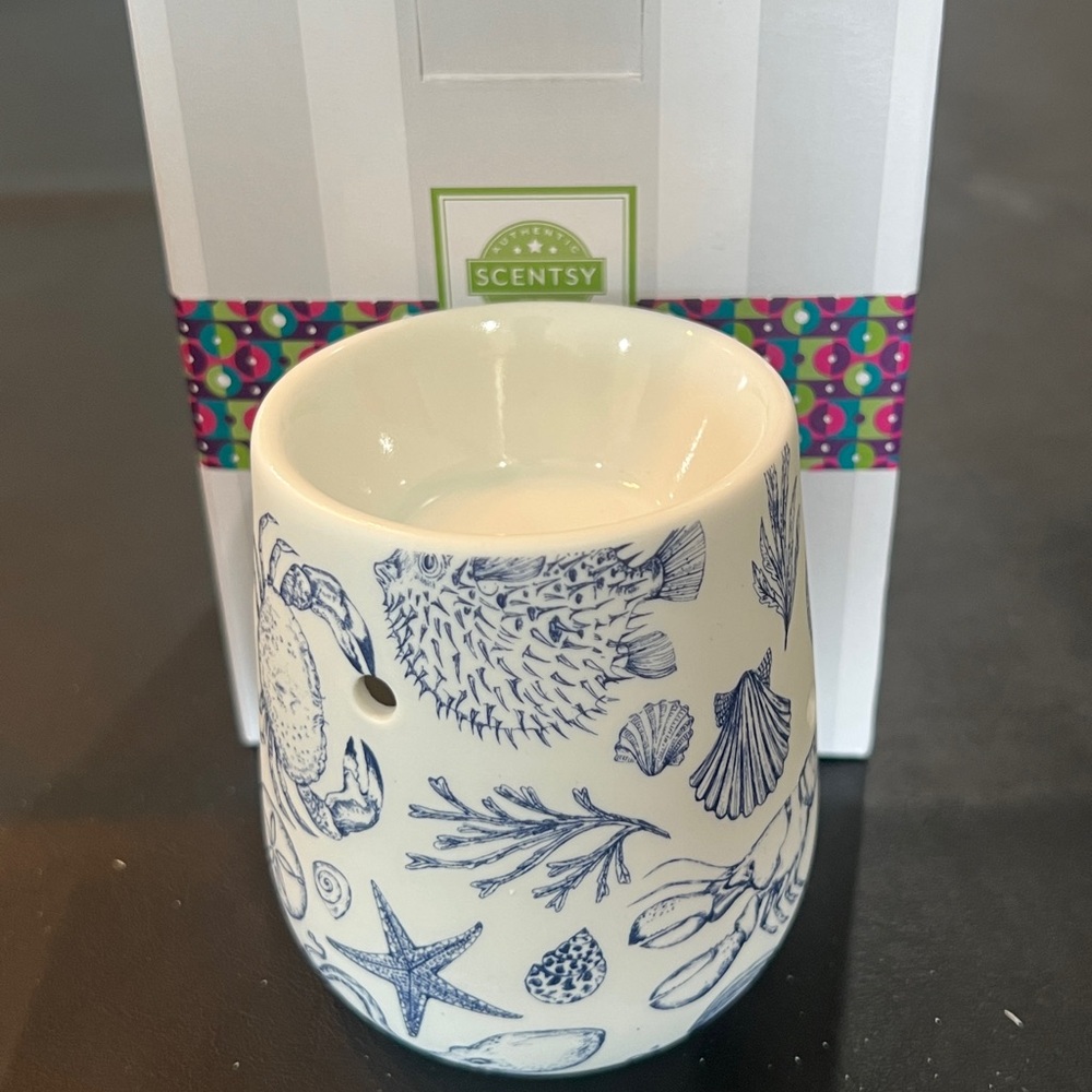 Scentsy Blue and White Ocean-Themed Mini Warmer